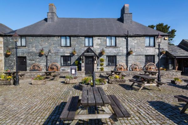 Jamaica Inn 600x400 - Film, TV and Literature