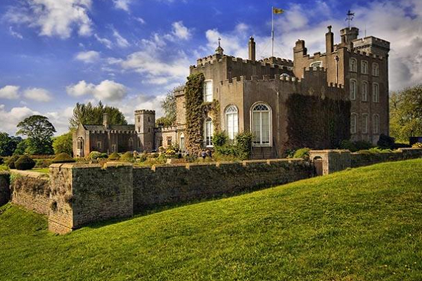 Powderham Castle 600x400 - Luxury Experiences